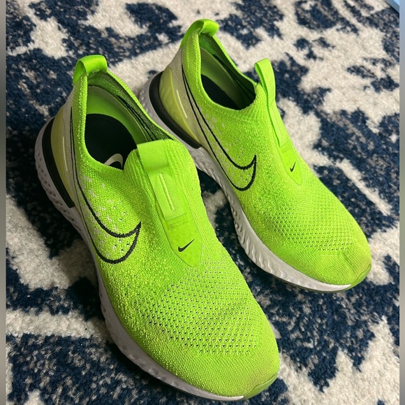 GENTLY WORN NIKE RUNNING SHOES! - Picture 5 of 9